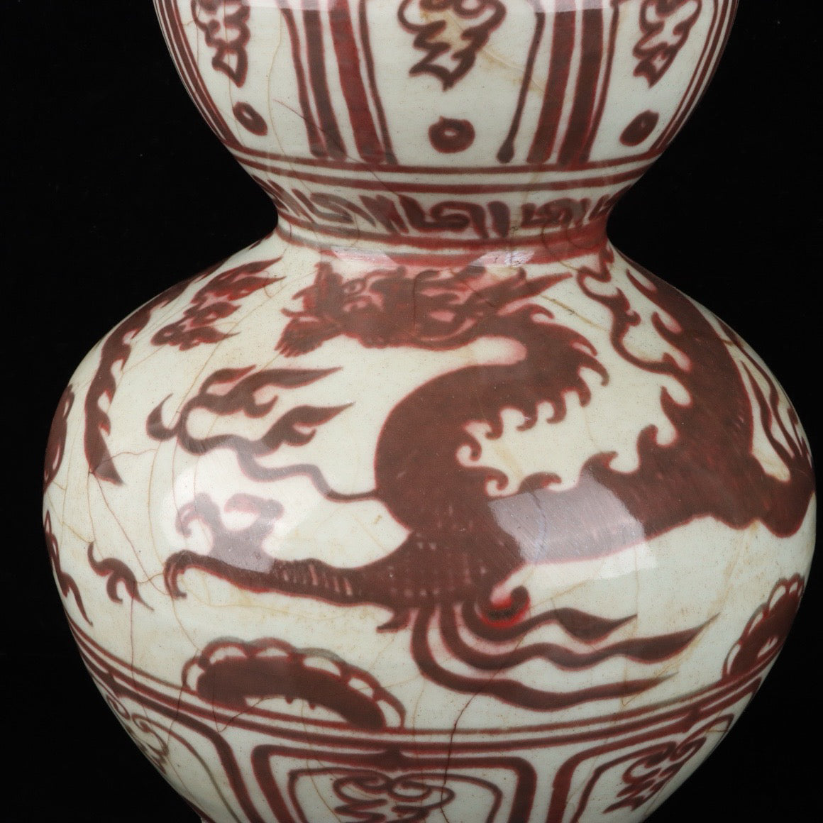 A pair of cloud and dragon patterned gourd bottles