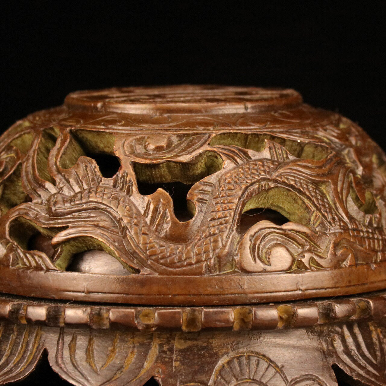 Chinese antique Longgai incense box incense burner
