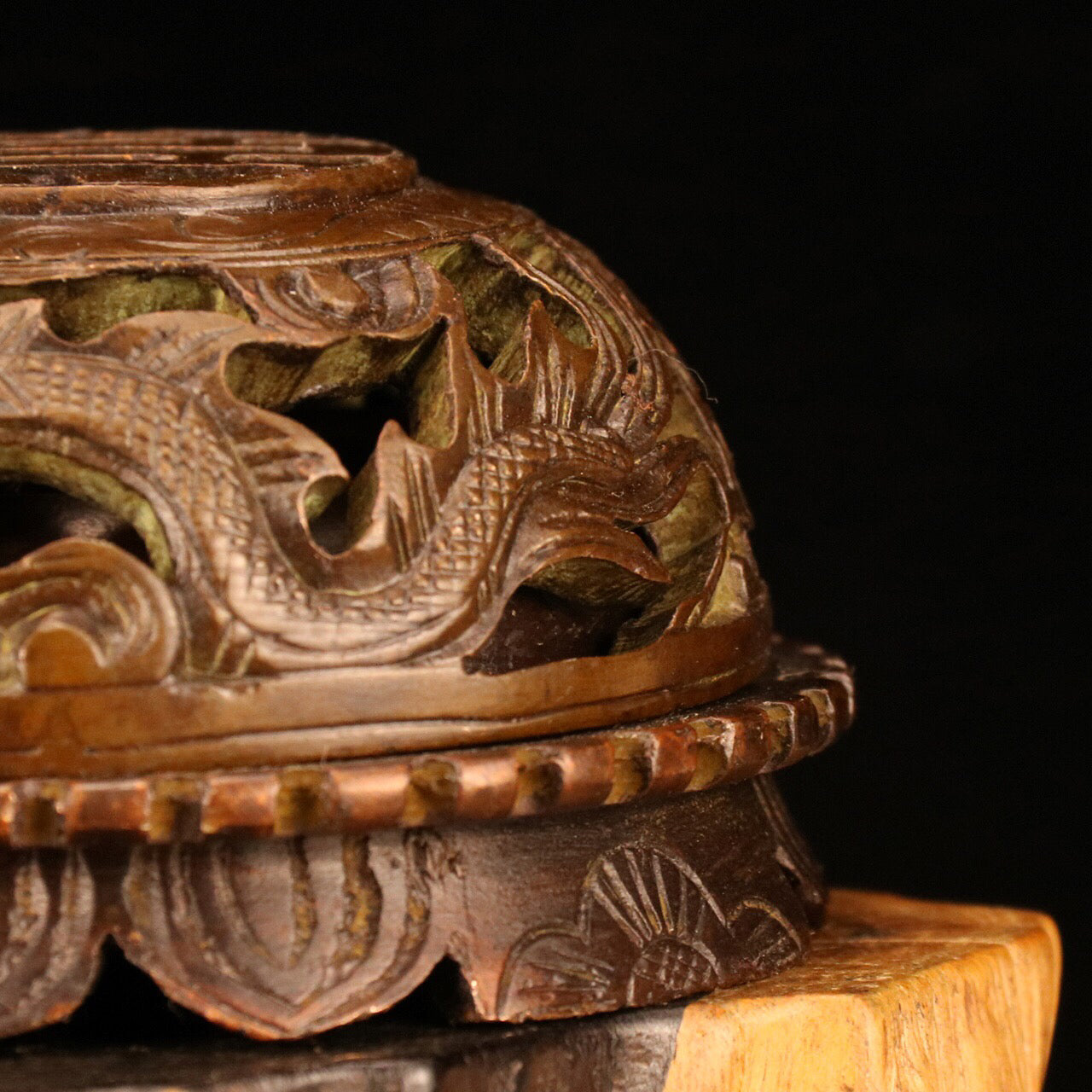 Chinese antique Longgai incense box incense burner
