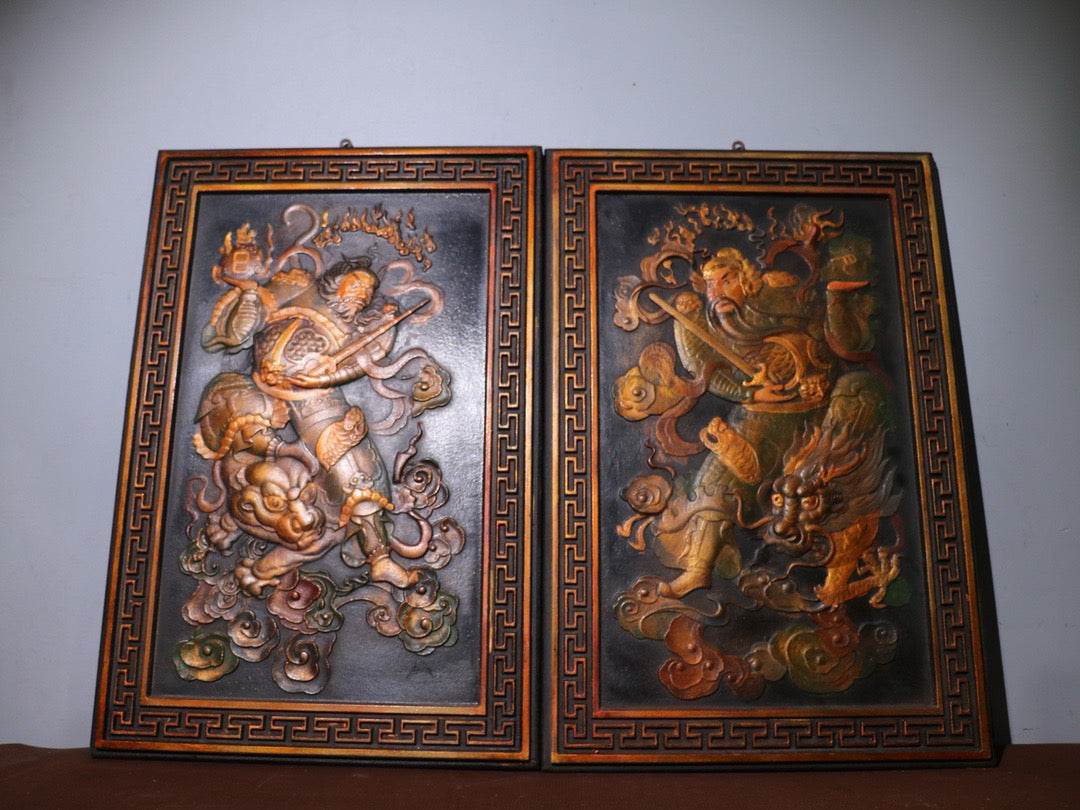 Old wooden tire painted with gold, featuring a pair of door gods named Wei Chi Gong and Qin Shu Bao