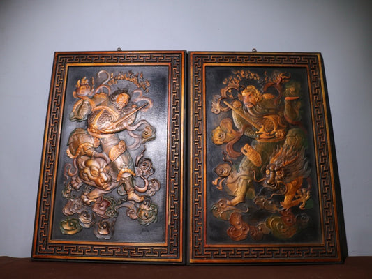 Old wooden tire painted with gold, featuring a pair of door gods named Wei Chi Gong and Qin Shu Bao