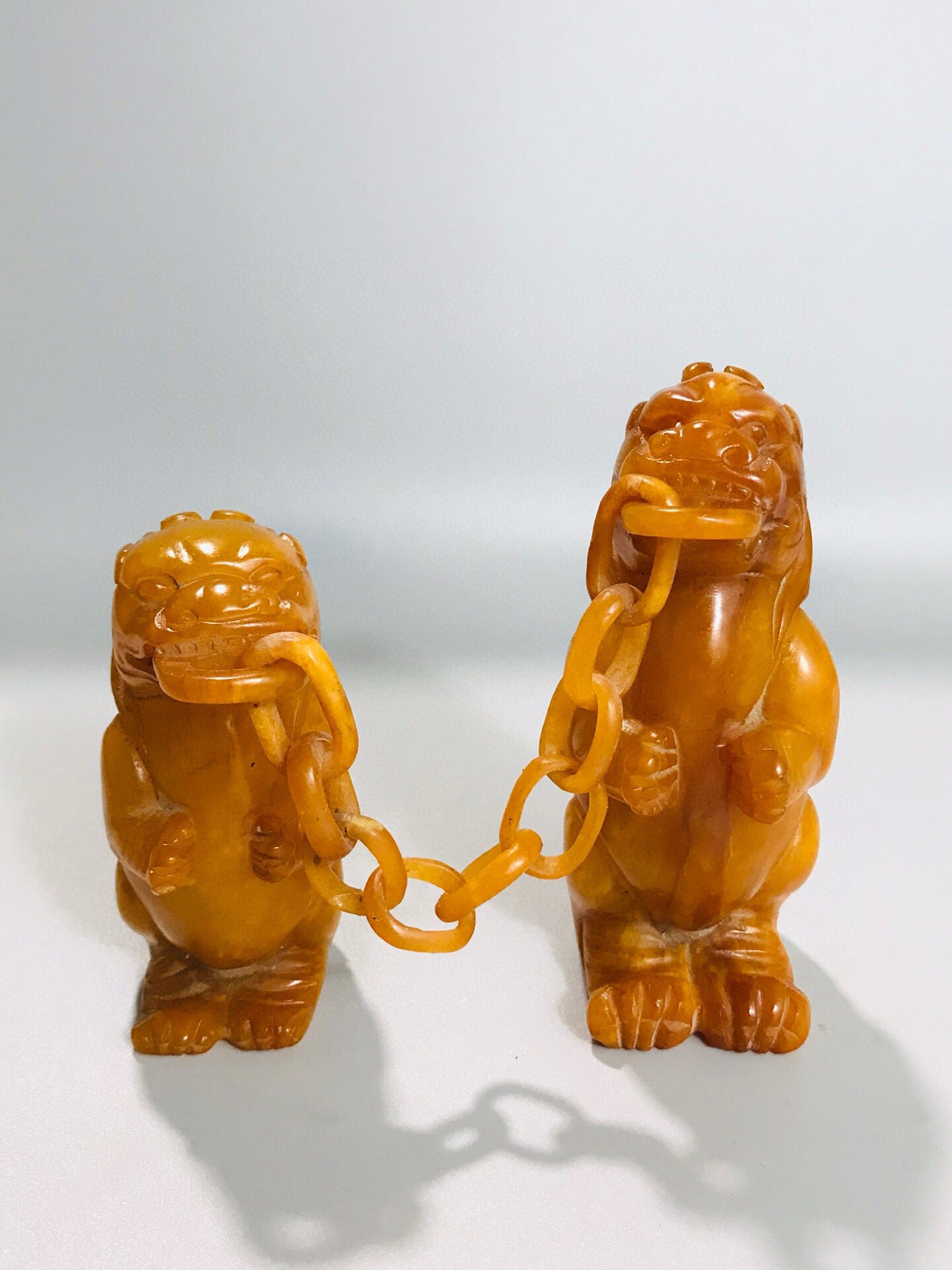 Chinese antique Shoushan Tian Huangshi fine craftsmanship chain mother child animal ornament