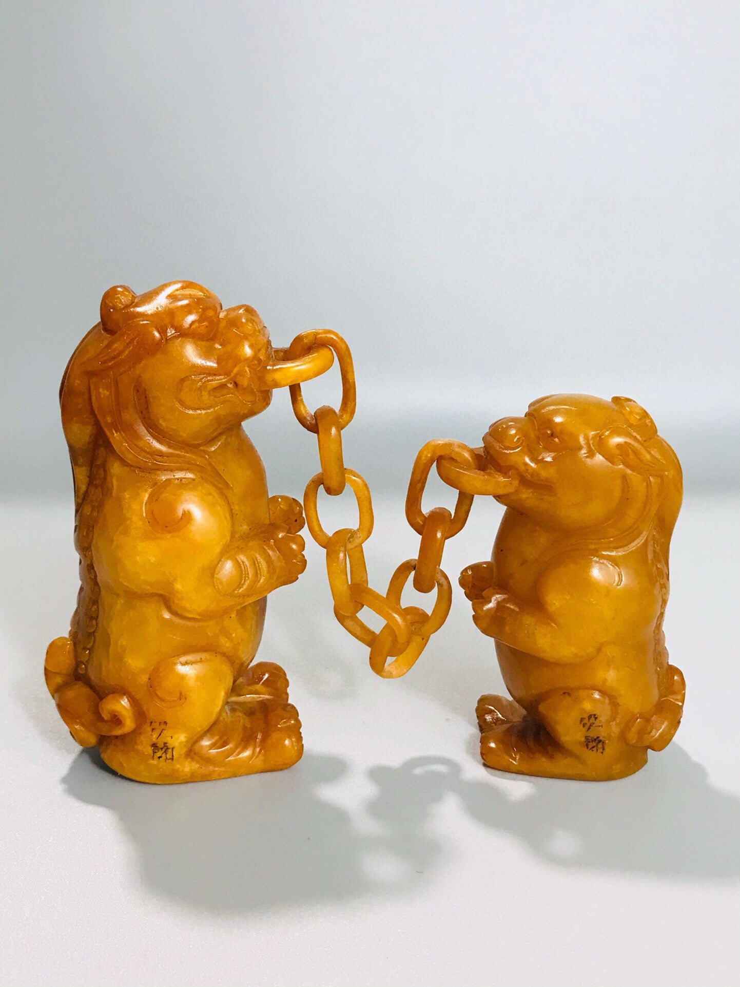 Chinese antique Shoushan Tian Huangshi fine craftsmanship chain mother child animal ornament