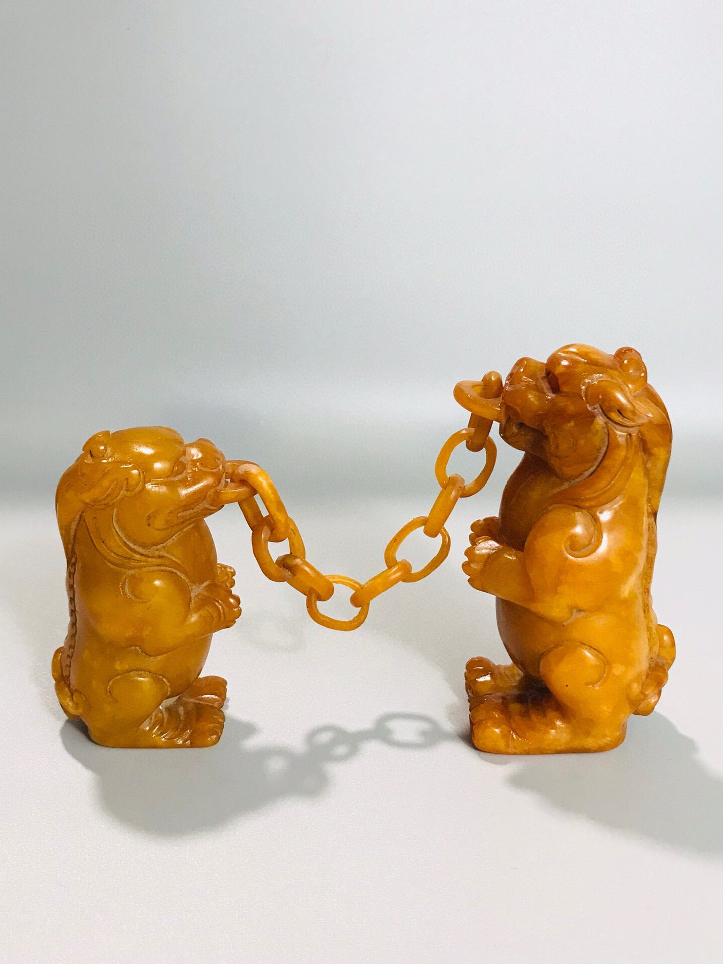 Chinese antique Shoushan Tian Huangshi fine craftsmanship chain mother child animal ornament