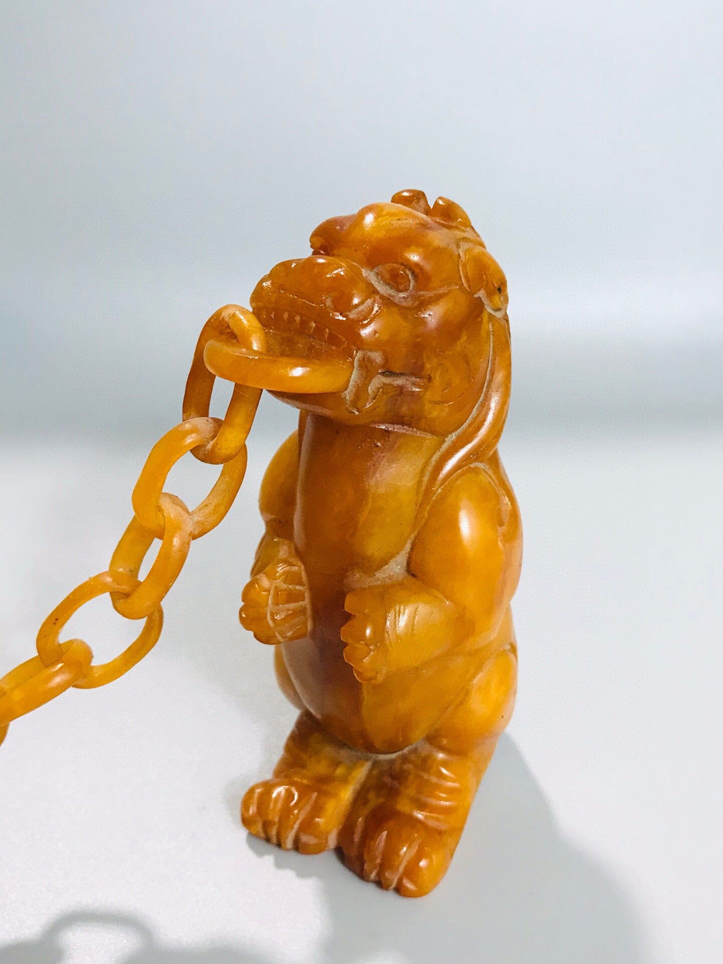 Chinese antique Shoushan Tian Huangshi fine craftsmanship chain mother child animal ornament