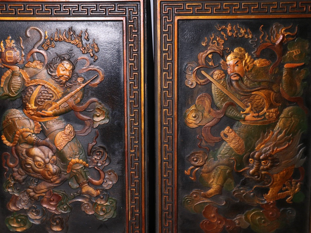Old wooden tire painted with gold, featuring a pair of door gods named Wei Chi Gong and Qin Shu Bao