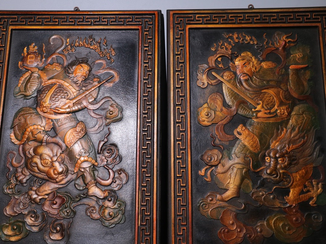 Old wooden tire painted with gold, featuring a pair of door gods named Wei Chi Gong and Qin Shu Bao