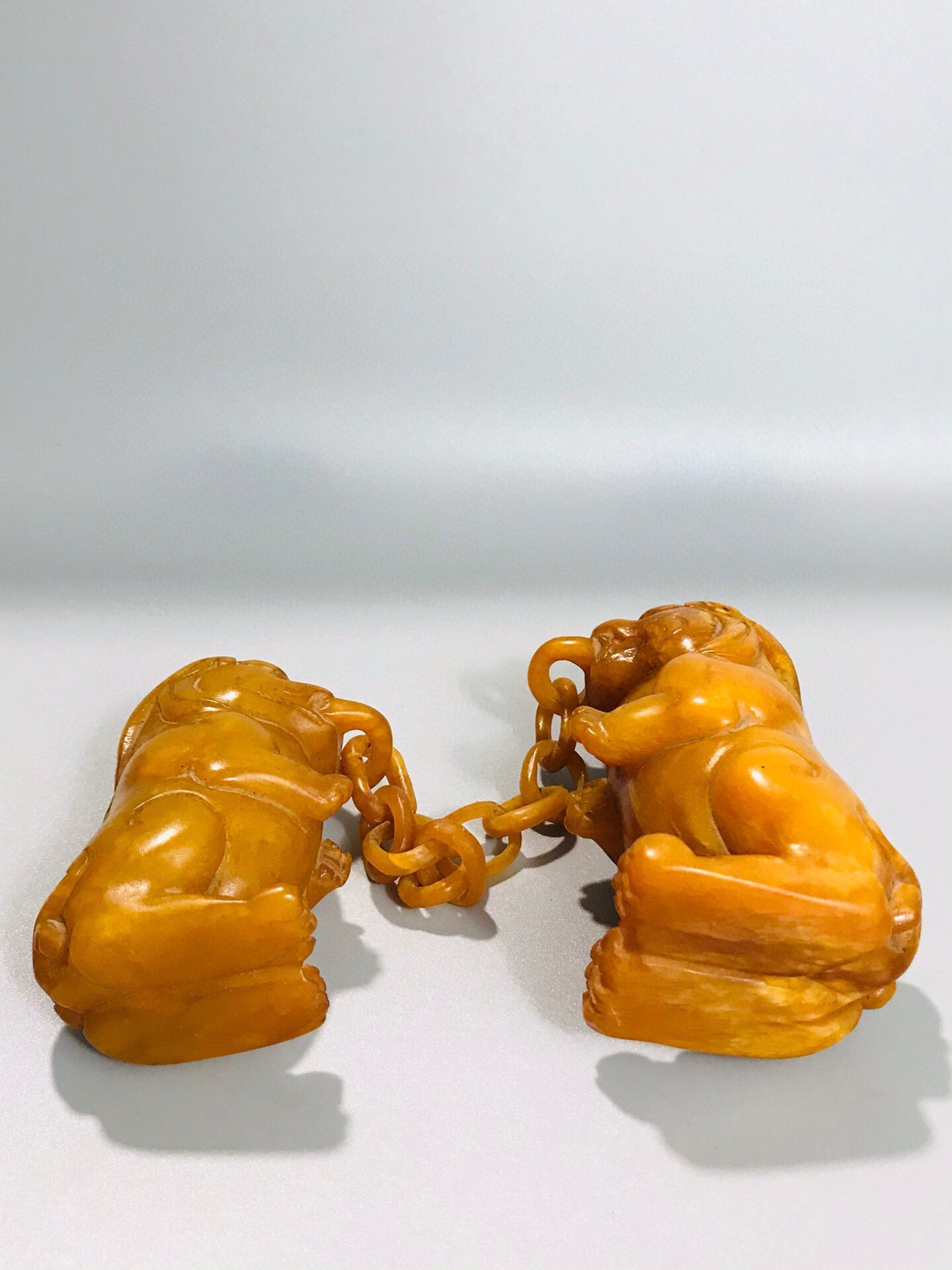 Chinese antique Shoushan Tian Huangshi fine craftsmanship chain mother child animal ornament