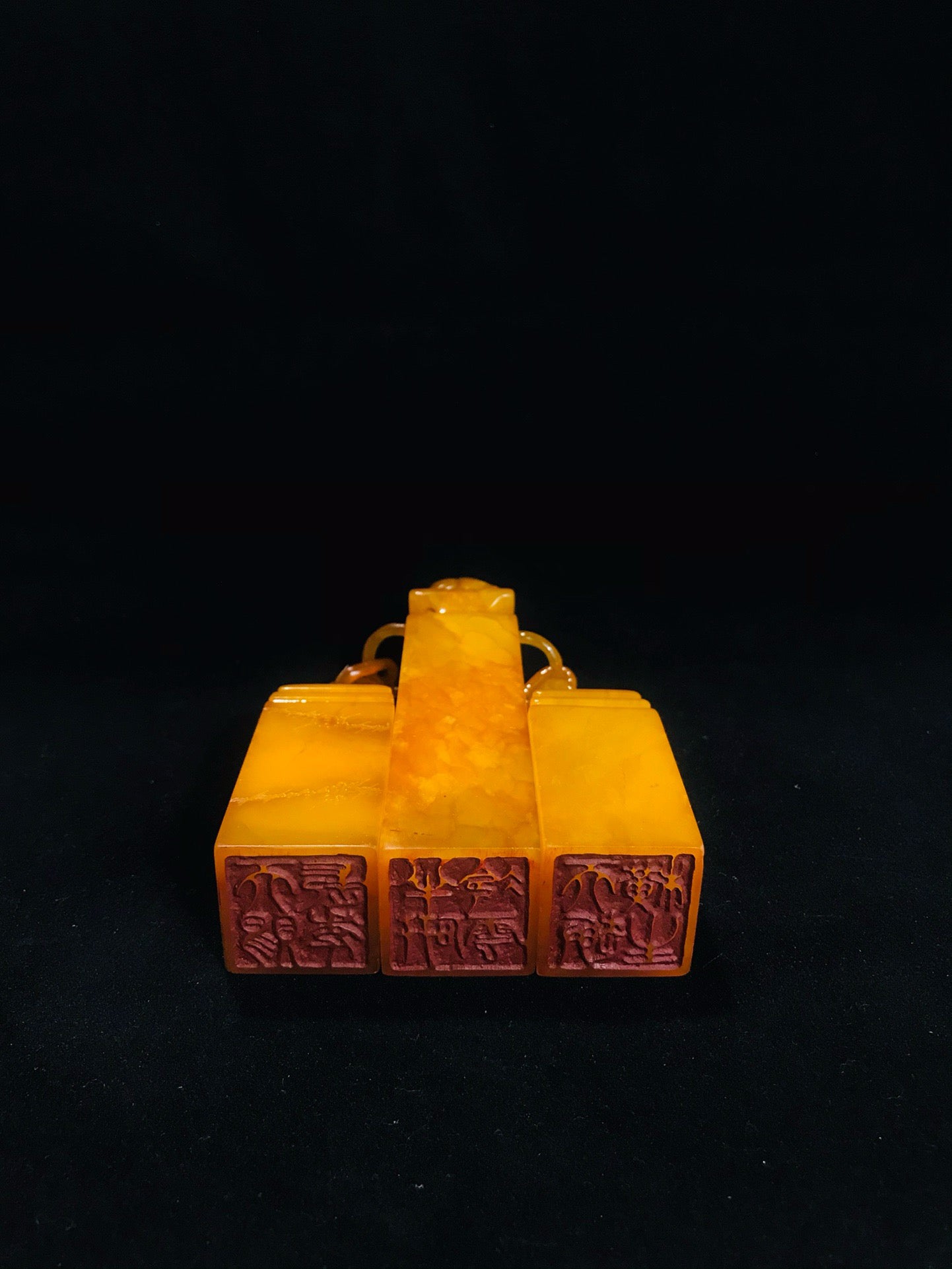 Chinese antique Shoushan Tian Huangshi three chain seal ornament