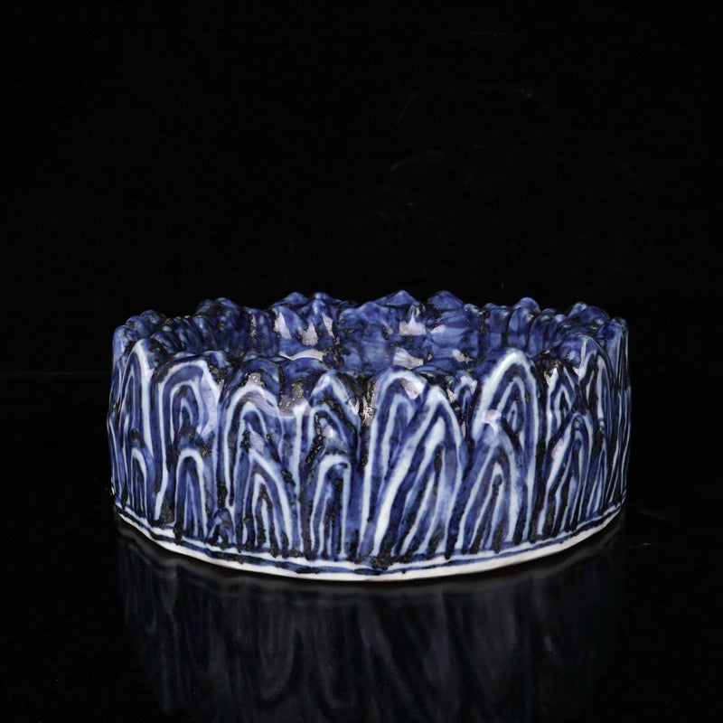 Blue and white dragon and phoenix pattern brush wash