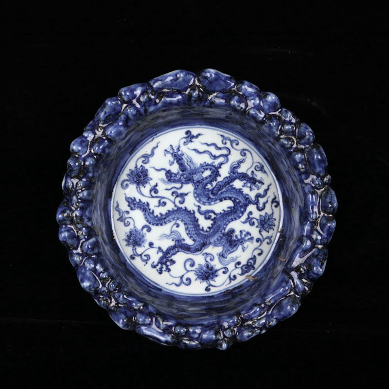Blue and white dragon and phoenix pattern brush wash