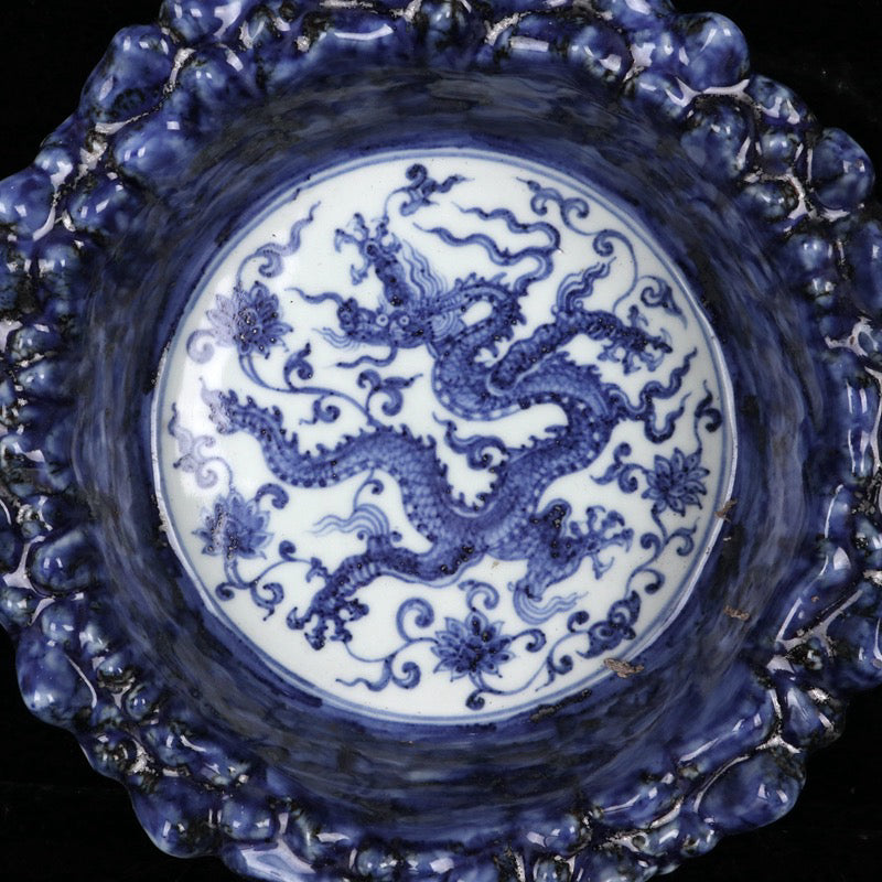 Blue and white dragon and phoenix pattern brush wash