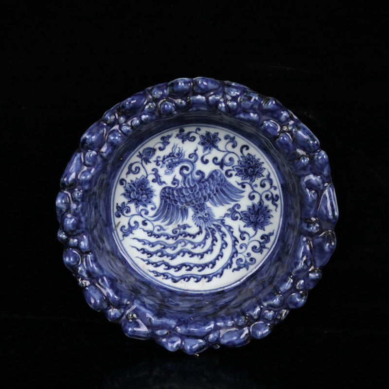 Blue and white dragon and phoenix pattern brush wash