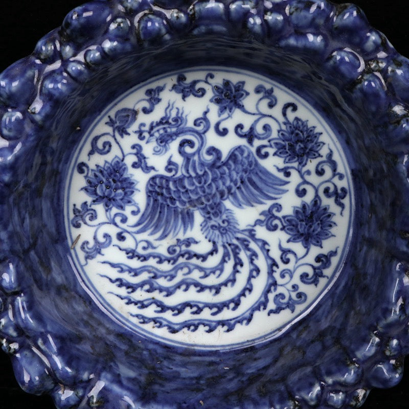 Blue and white dragon and phoenix pattern brush wash