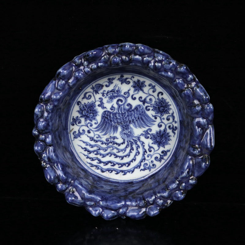 Blue and white dragon and phoenix pattern brush wash