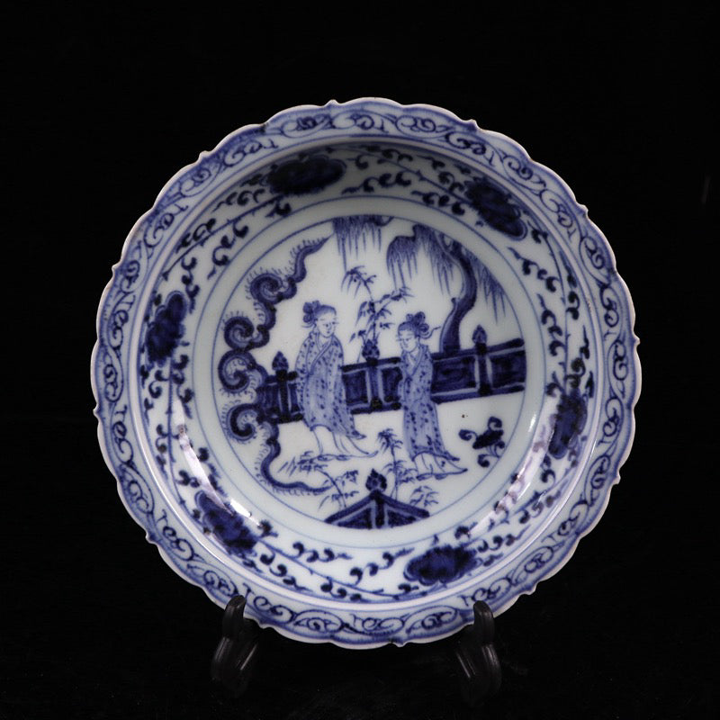 Blue and white character story pattern lace plate