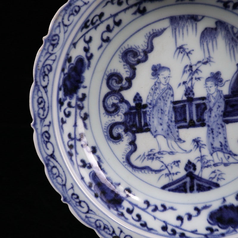 Blue and white character story pattern lace plate