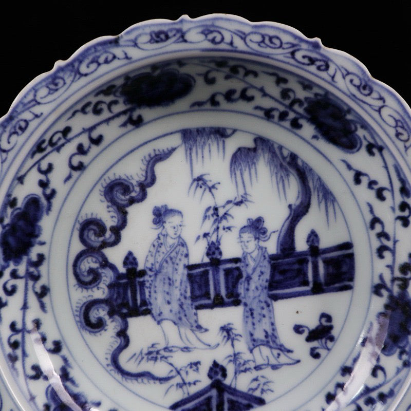 Blue and white character story pattern lace plate