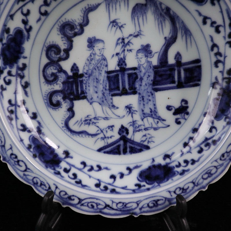 Blue and white character story pattern lace plate