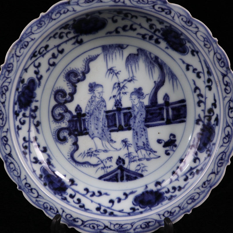 Blue and white character story pattern lace plate