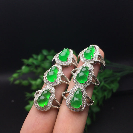 Chinese antique ice green inlaid gourd ring