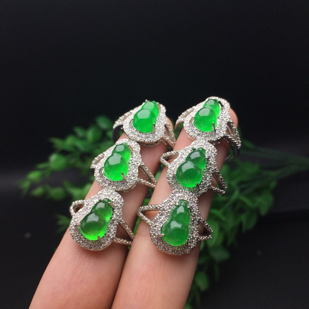 Chinese antique ice green inlaid gourd ring