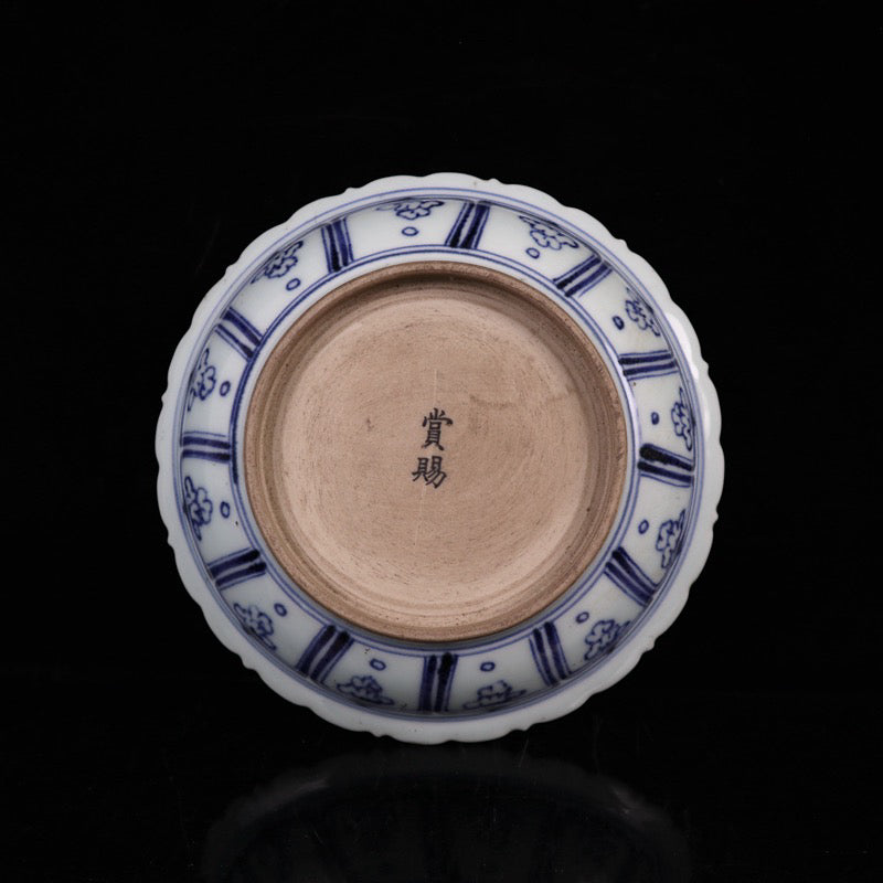 Blue and white character story pattern lace plate