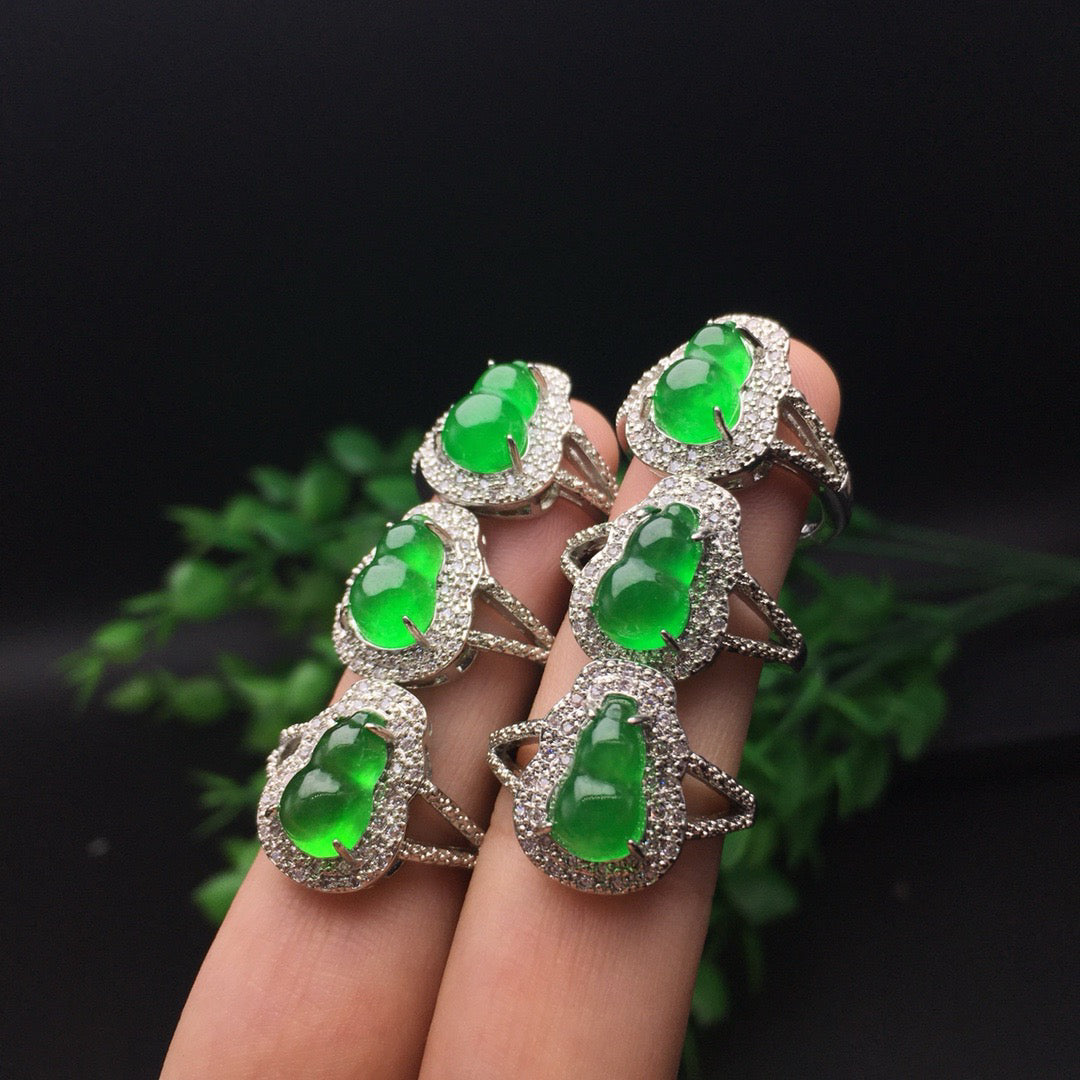 Chinese antique ice green inlaid gourd ring