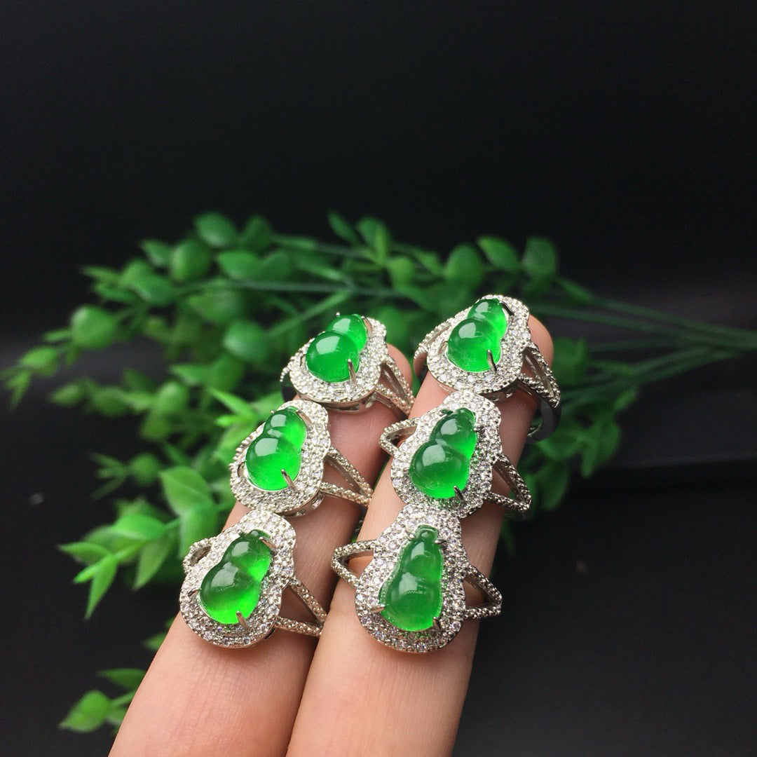 Chinese antique ice green inlaid gourd ring