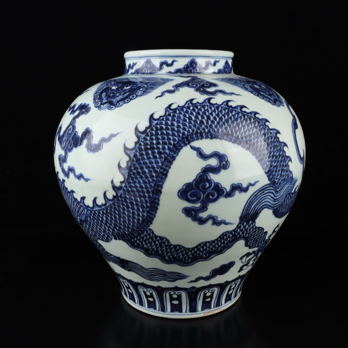 Blue and white cloud dragon patterned jar