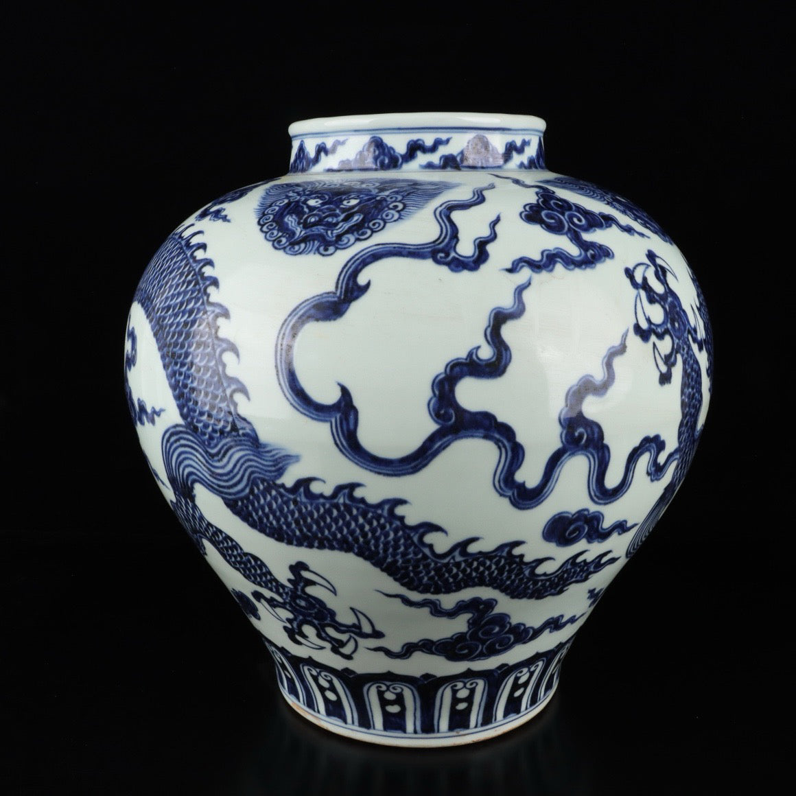 Blue and white cloud dragon patterned jar