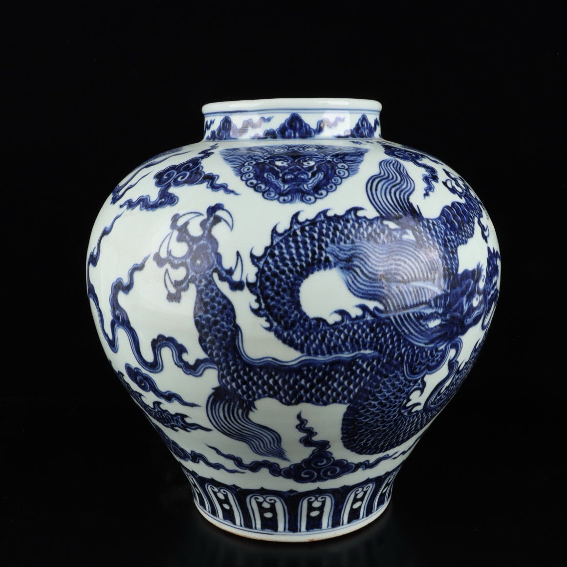 Blue and white cloud dragon patterned jar