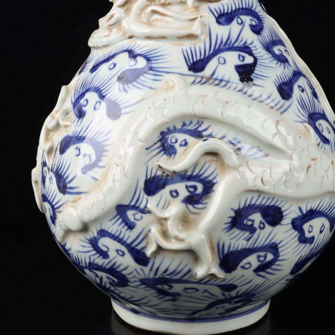 Blue and white relief cloud dragon patterned double ear vase