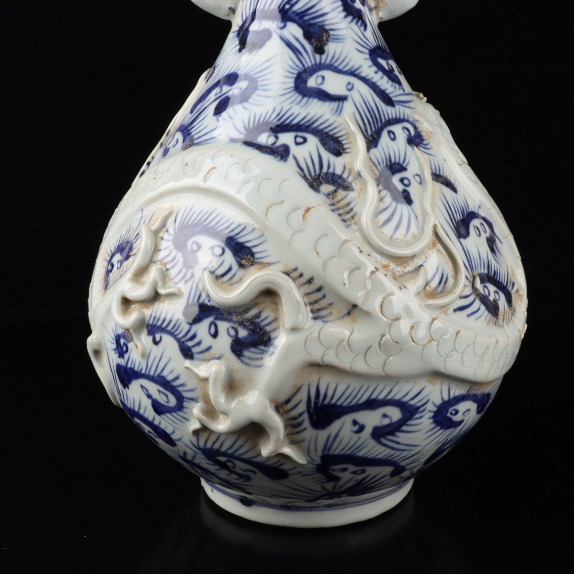 Blue and white relief cloud dragon patterned double ear vase