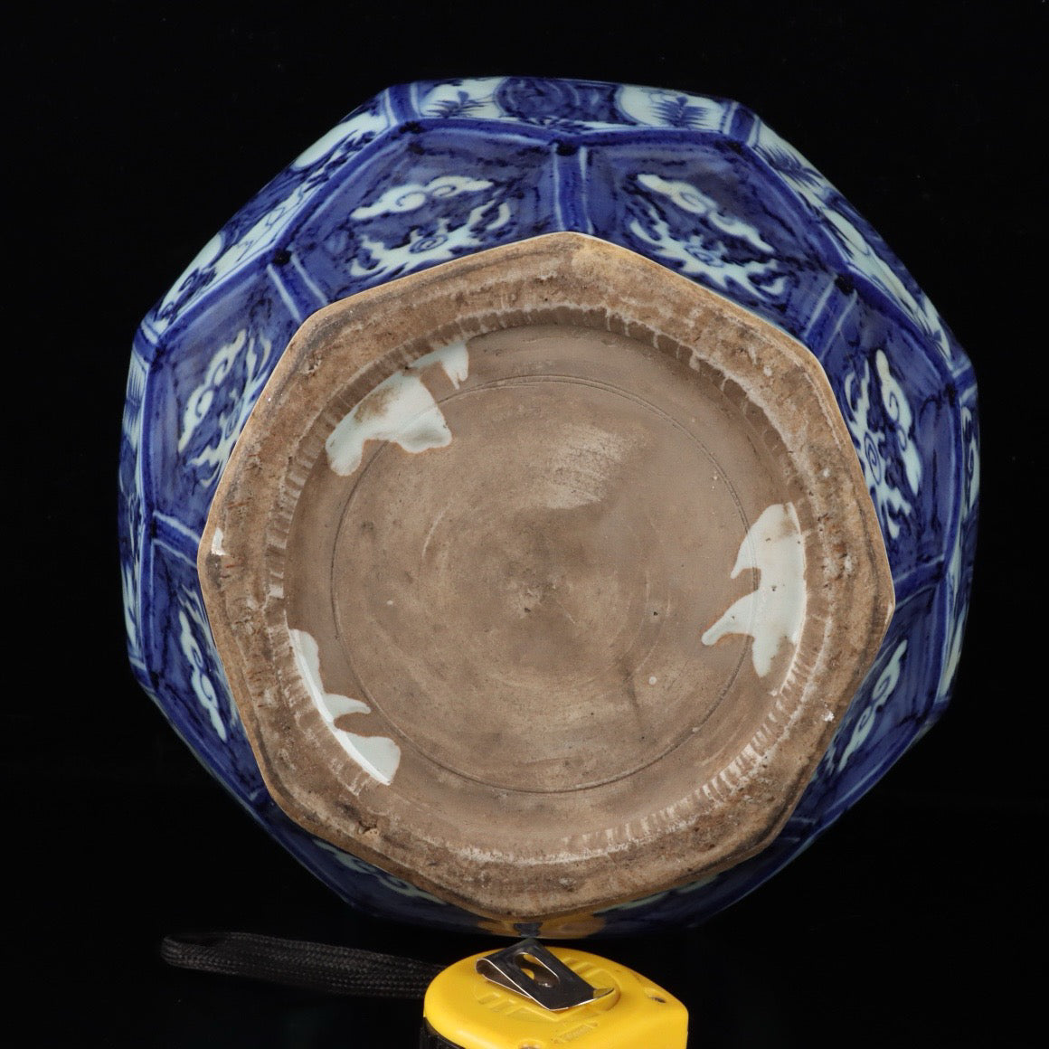 Blue and white character stories, patterned beast ear jar