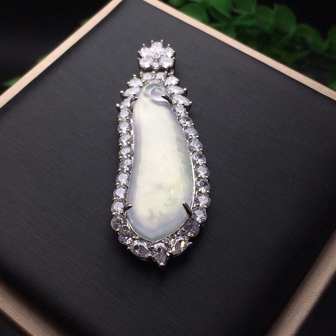 Chinese antique white ice inlaid lucky melon