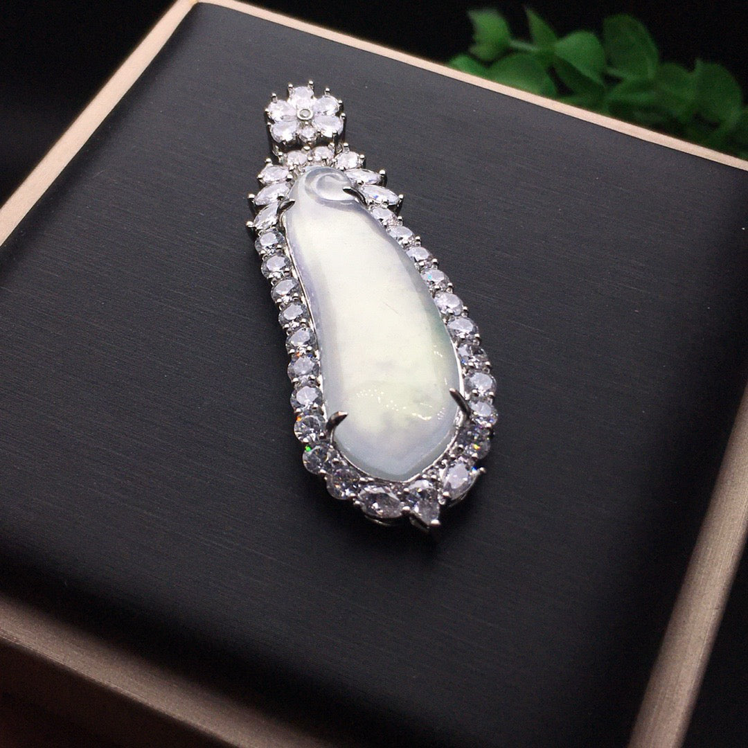 Chinese antique white ice inlaid lucky melon
