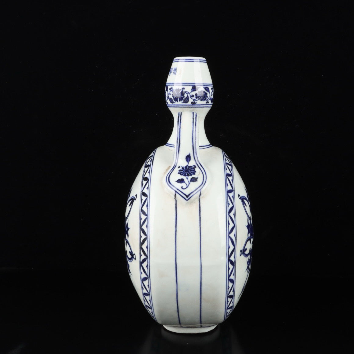 Blue and white flower patterned double ear moon hugging vase