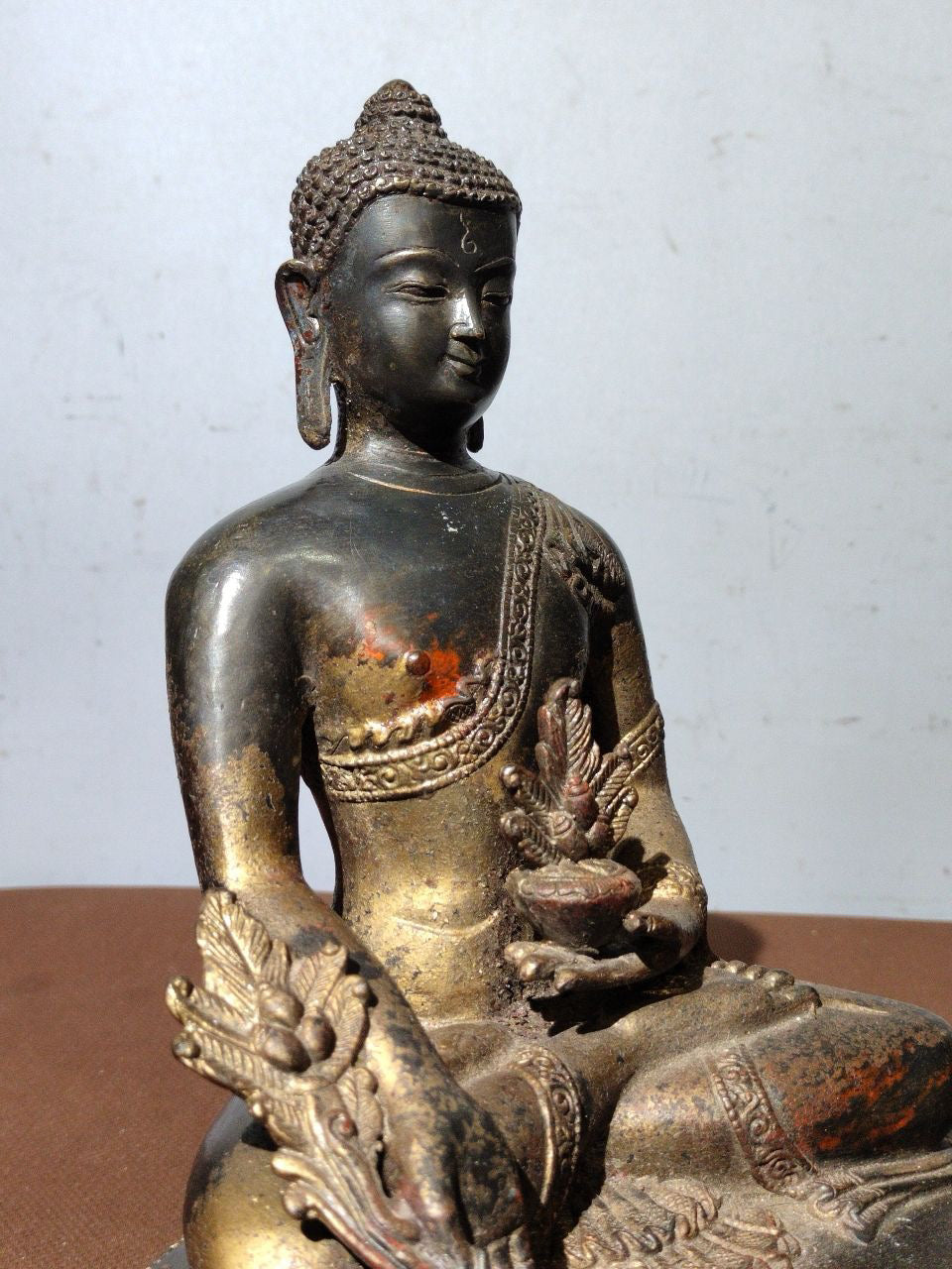 A statue of pure copper mud, gold sprinkled cinnabar Buddha, and Shakyamuni Medicine Buddha