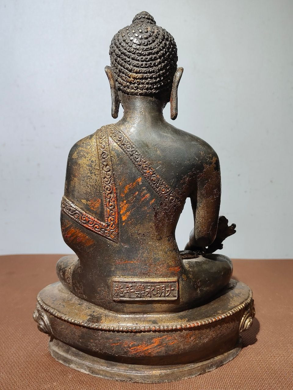 A statue of pure copper mud, gold sprinkled cinnabar Buddha, and Shakyamuni Medicine Buddha