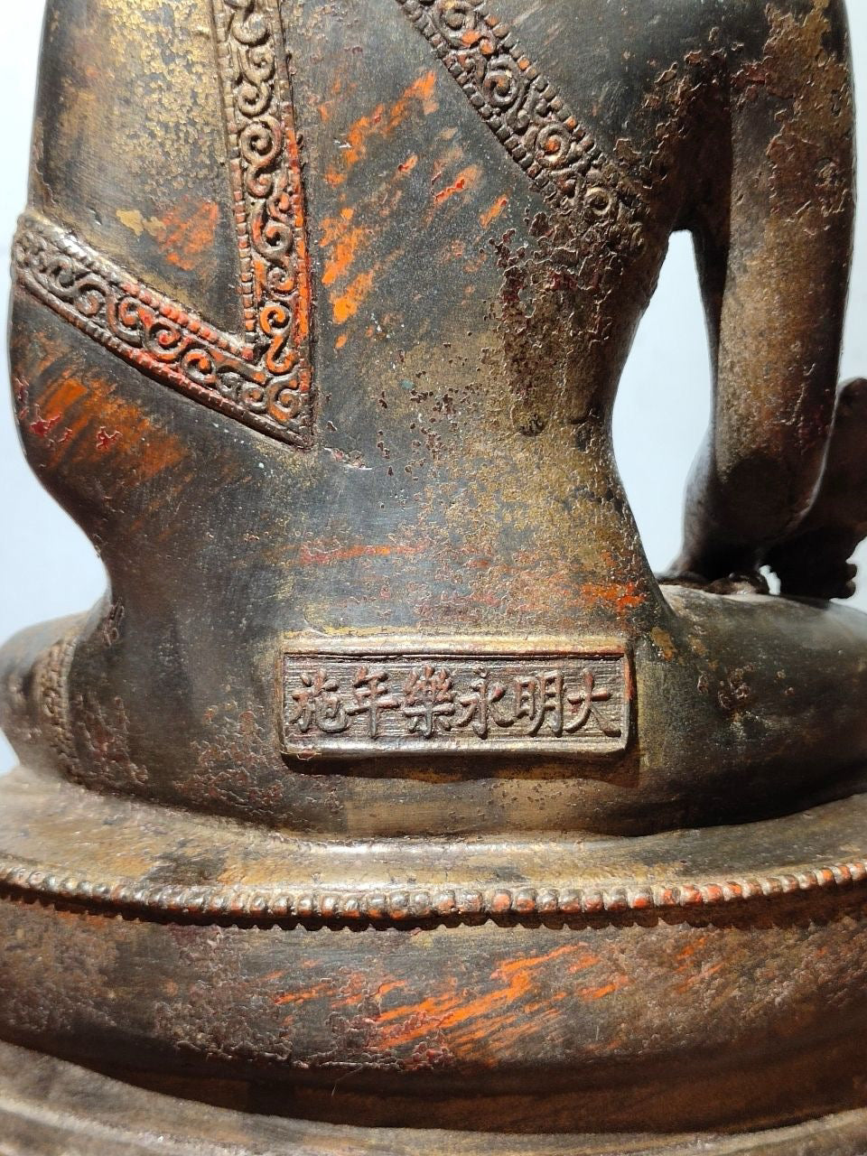 A statue of pure copper mud, gold sprinkled cinnabar Buddha, and Shakyamuni Medicine Buddha