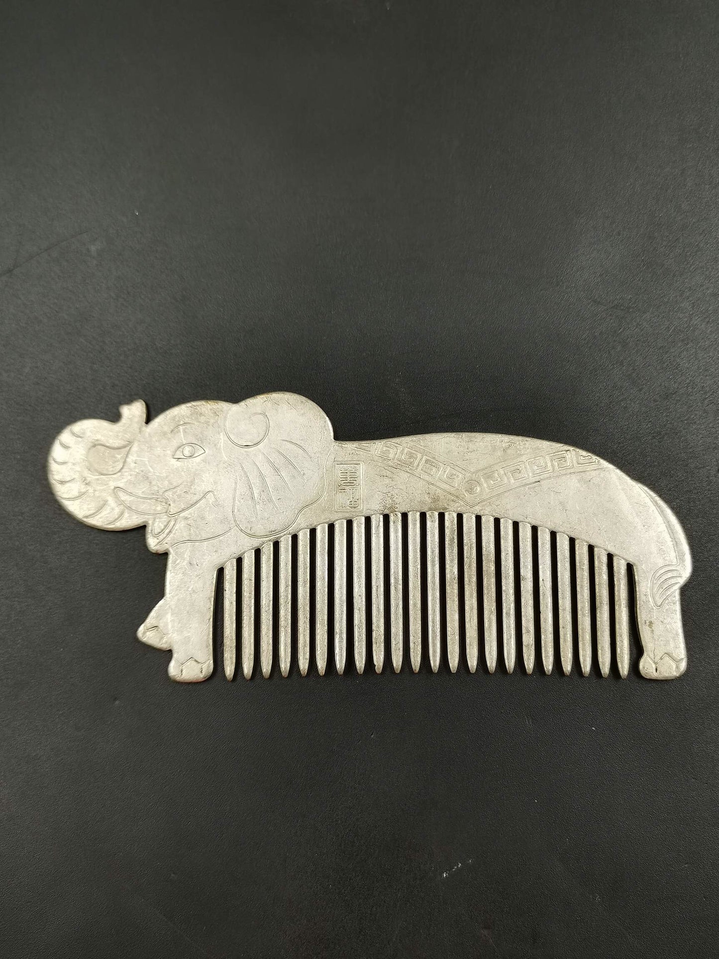 A Chinese antique silver comb