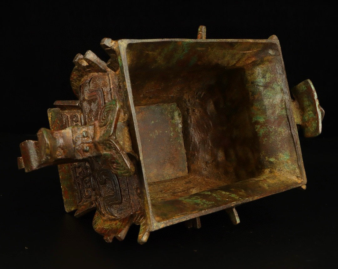 Chinese Antique Bronze Beast Face Double Dragon Gui