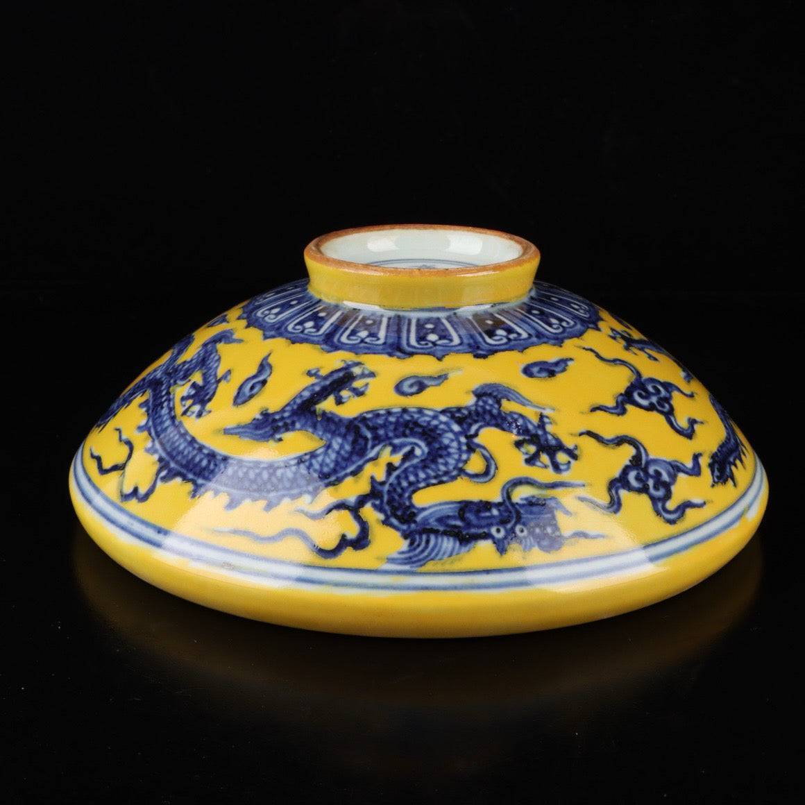 Blue and white with yellow glaze and cloud dragon pattern brush wash