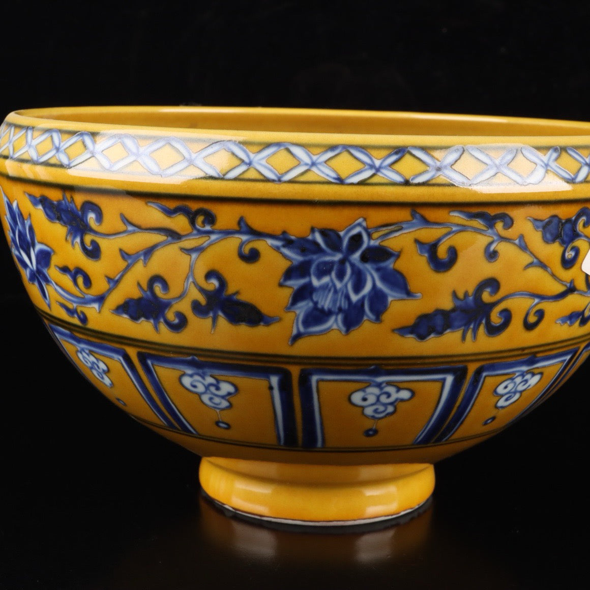 A pair of blue and white with yellow glaze and tangled branches and lotus pattern brush wash