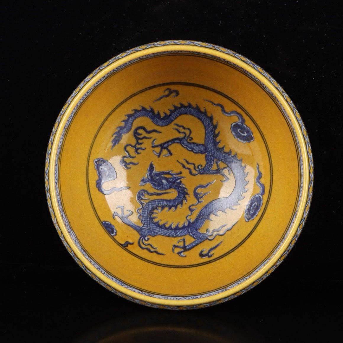 A pair of blue and white with yellow glaze and tangled branches and lotus pattern brush wash