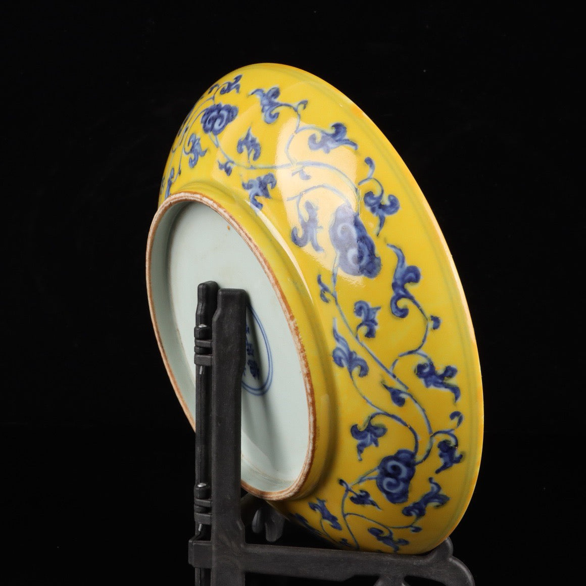 Blue and white with yellow glazed fish and algae pattern appreciation plate