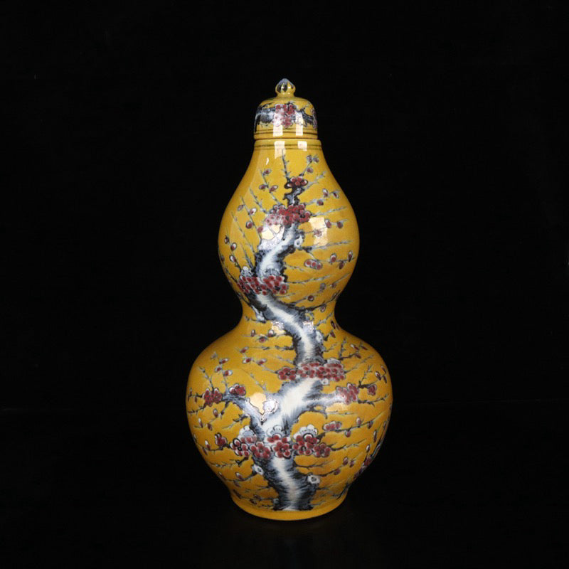 Blue and white glazed red plum blossom patterned gourd bottle with lid