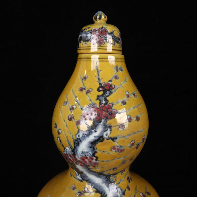 Blue and white glazed red plum blossom patterned gourd bottle with lid