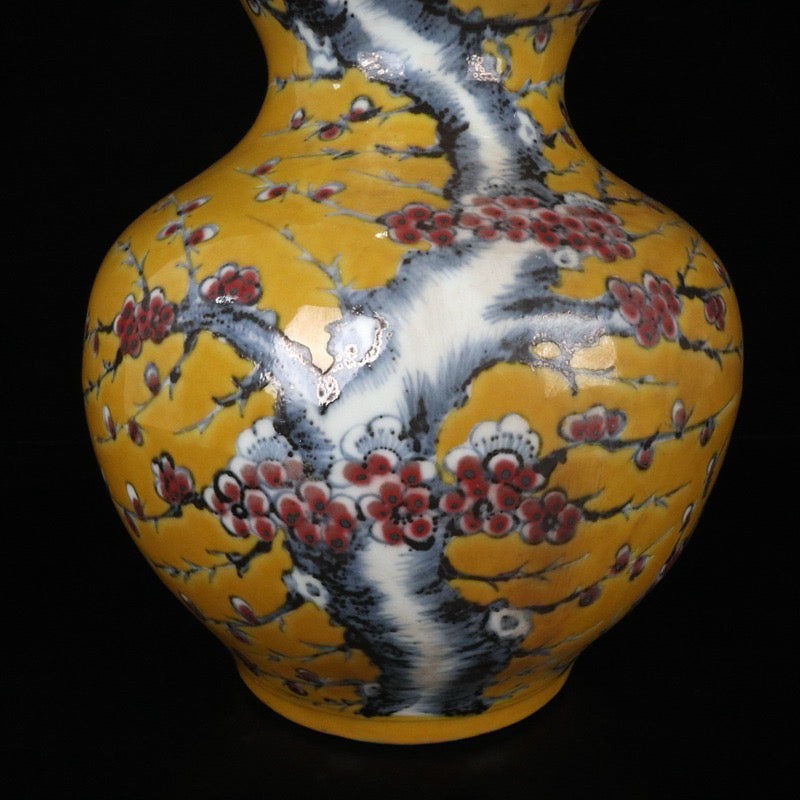 Blue and white glazed red plum blossom patterned gourd bottle with lid